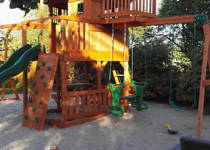 Orzechowka- Dla Rodzin Z Dziecmi 库瑞尼卡慕斯卡